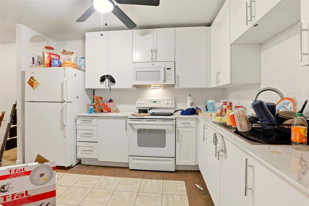 Image 21 of property listing at 1906 2ND AVENUE E, Bradenton, FL 34208