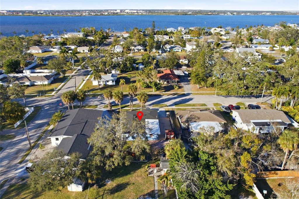 Image 10 of property listing at 1906 2ND AVENUE E, Bradenton, FL 34208