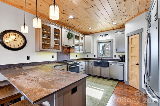 623 Mountain Vista Drive, Nebo, NC 28761