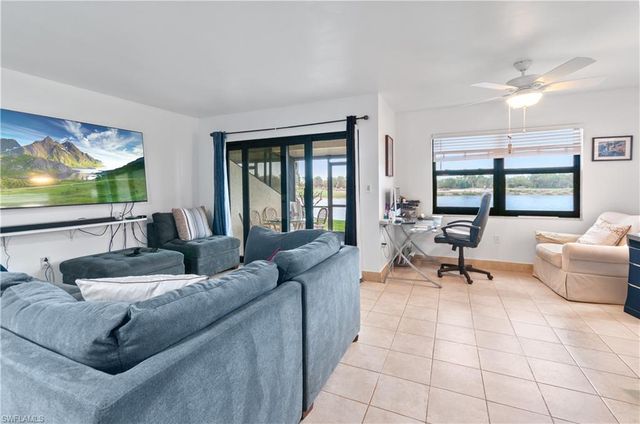 1538 Mainsail DR 5, Naples, FL 34114