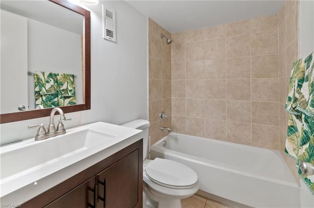 1538 Mainsail DR 5, Naples, FL 34114