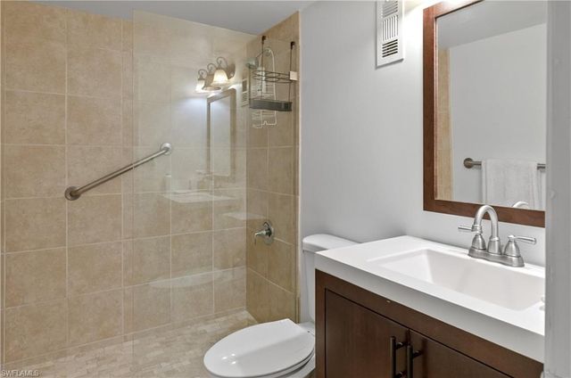 1538 Mainsail DR 5, Naples, FL 34114