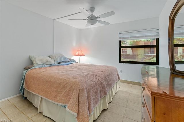 1538 Mainsail DR 5, Naples, FL 34114