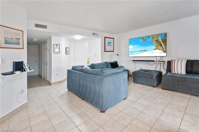 1538 Mainsail DR 5, Naples, FL 34114