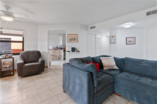 1538 Mainsail DR 5, Naples, FL 34114