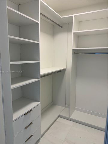 300 Biscayne Blvd Way 903, Miami, FL 33131