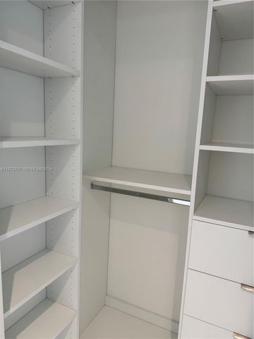 300 Biscayne Blvd Way 903, Miami, FL 33131