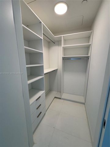 300 Biscayne Blvd Way 903, Miami, FL 33131