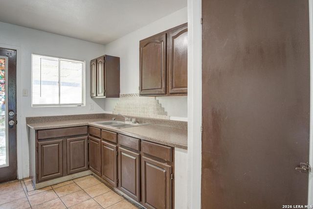 5434 Plumtree Dr, San Antonio, TX 78225