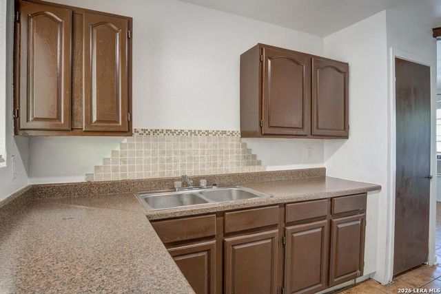 5434 Plumtree Dr, San Antonio, TX 78225