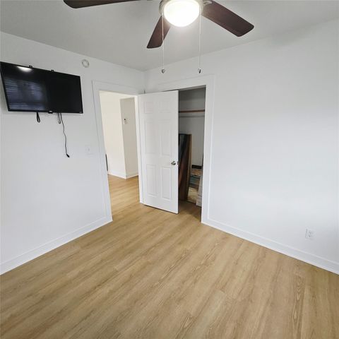 305 Miles Road, Bacliff, TX 77518