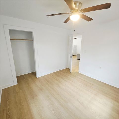 305 Miles Road, Bacliff, TX 77518