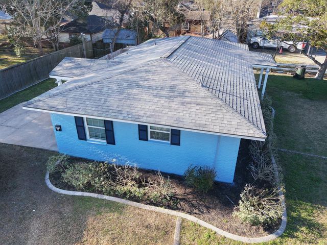 305 Miles Road, Bacliff, TX 77518