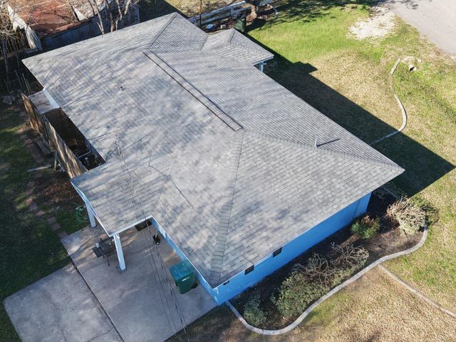 305 Miles Road, Bacliff, TX 77518