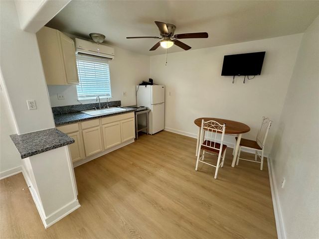 305 Miles Road, Bacliff, TX 77518