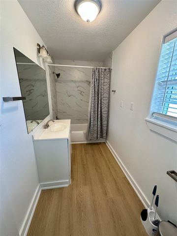 305 Miles Road, Bacliff, TX 77518