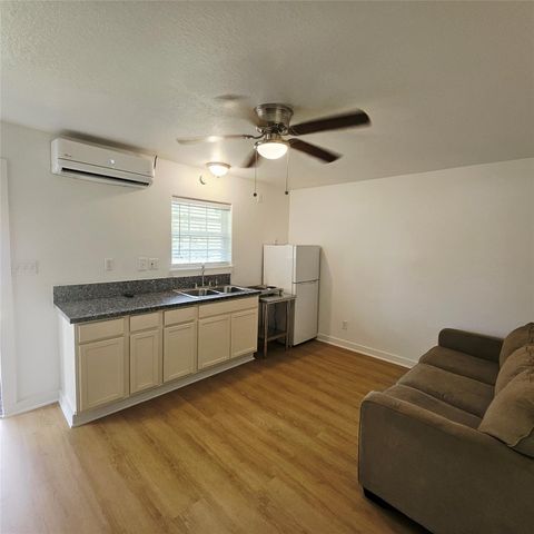 305 Miles Road, Bacliff, TX 77518