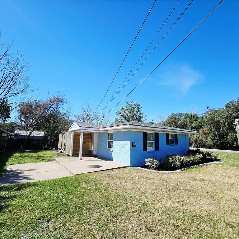 305 Miles Road, Bacliff, TX 77518