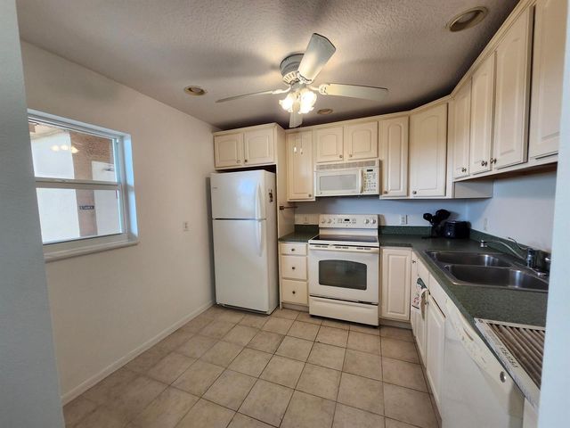 2600 NE 1st Lane 402, Boynton Beach, FL 33435