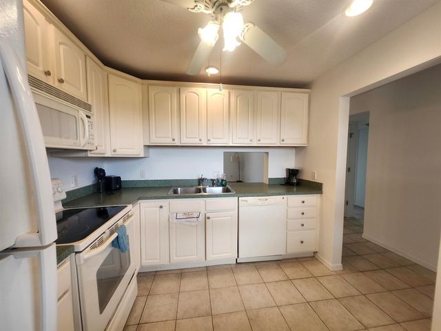 2600 NE 1st Lane 402, Boynton Beach, FL 33435