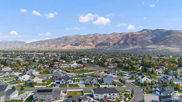 2226 S BETSYS WAY, Kaysville, UT 84037