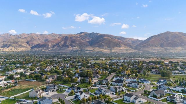 2226 S BETSYS WAY, Kaysville, UT 84037