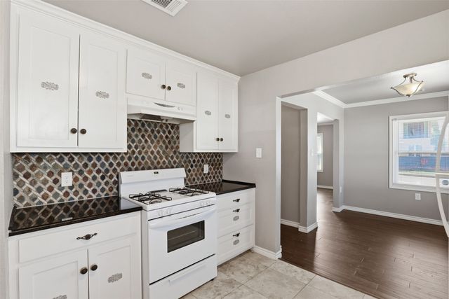 3201 McCart Avenue, Fort Worth, TX 76110