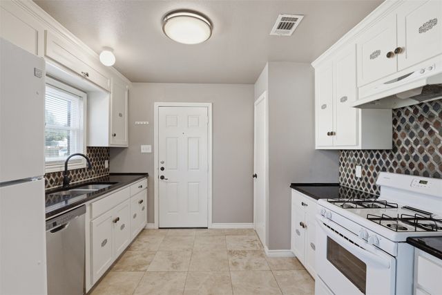 3201 McCart Avenue, Fort Worth, TX 76110