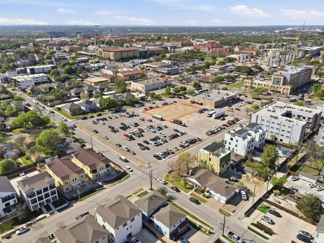 3201 McCart Avenue, Fort Worth, TX 76110