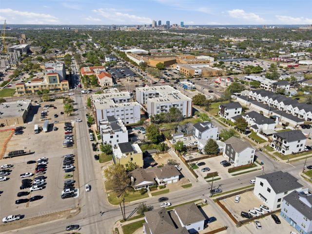 3201 McCart Avenue, Fort Worth, TX 76110