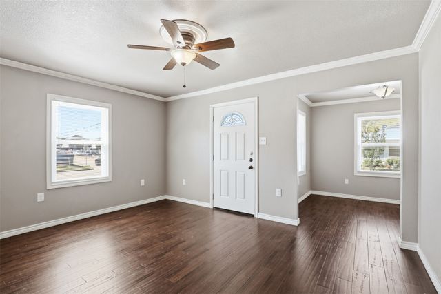 3201 McCart Avenue, Fort Worth, TX 76110