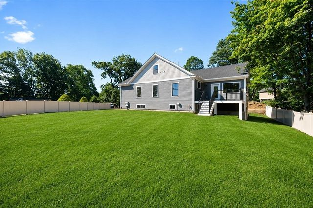 77 Farm St., Wakefield, MA 01880