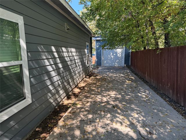 1121 E Annie Street, Fort Worth, TX 76104