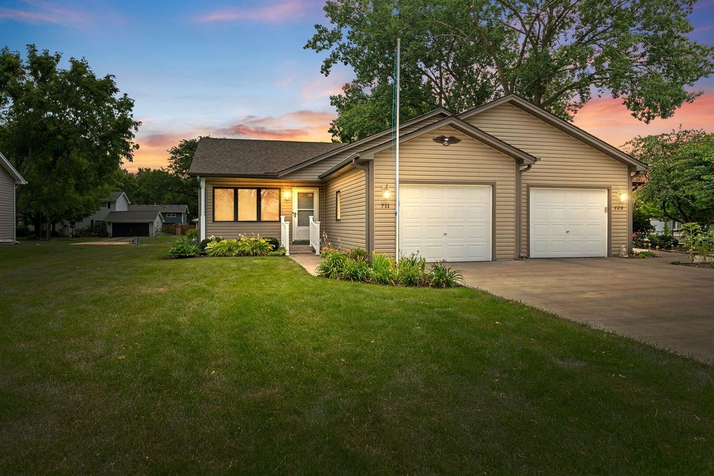 711 Harmony Court, North Aurora, IL 60542