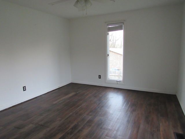 1842 Holloway Cir, Lebanon, TN 37090