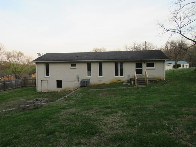 1842 Holloway Cir, Lebanon, TN 37090