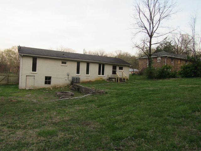 1842 Holloway Cir, Lebanon, TN 37090