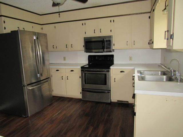 1842 Holloway Cir, Lebanon, TN 37090