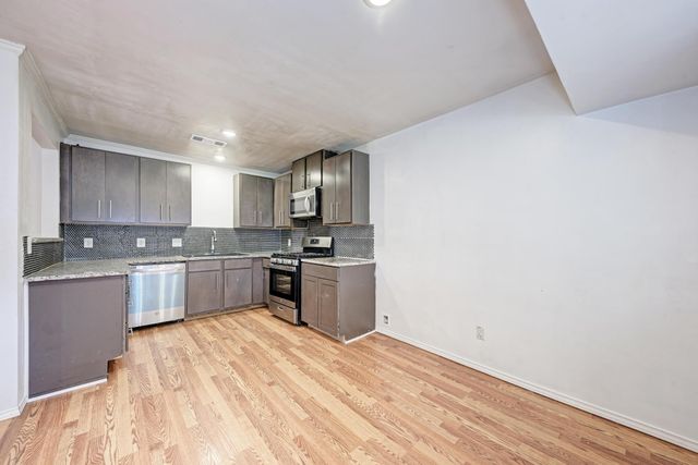 1307 Meadgreen DR, Austin, TX 78758