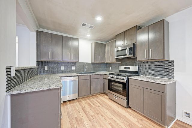 1307 Meadgreen DR, Austin, TX 78758