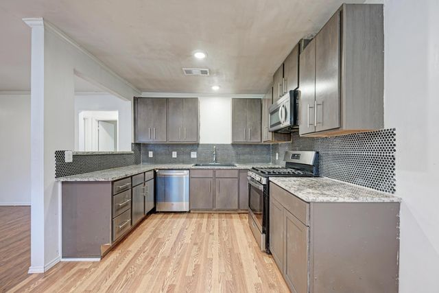 1307 Meadgreen DR, Austin, TX 78758