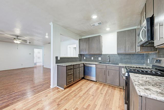 1307 Meadgreen DR, Austin, TX 78758