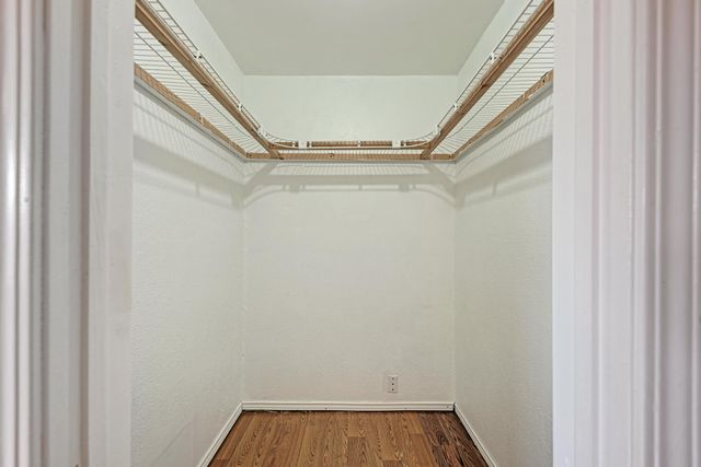 1307 Meadgreen DR, Austin, TX 78758