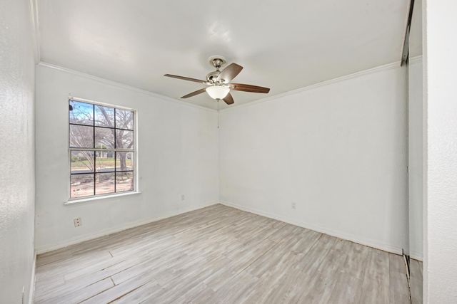 1307 Meadgreen DR, Austin, TX 78758