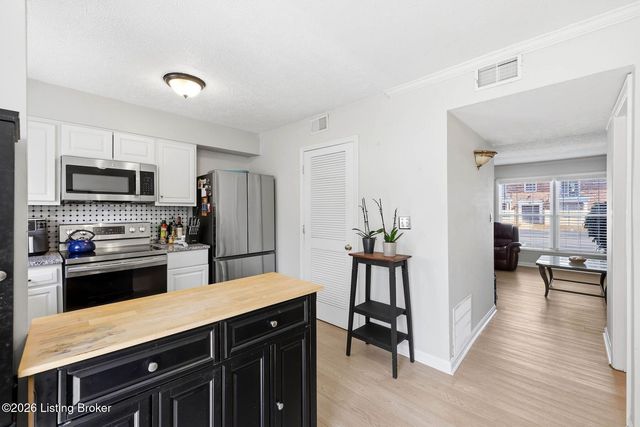 1262 Westlynne Way, Louisville, KY 40222