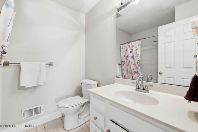 1262 Westlynne Way, Louisville, KY 40222