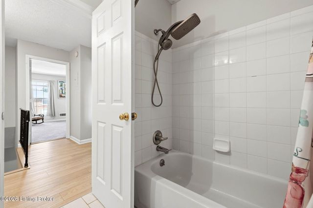 1262 Westlynne Way, Louisville, KY 40222