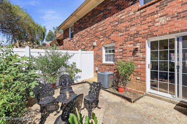 1262 Westlynne Way, Louisville, KY 40222