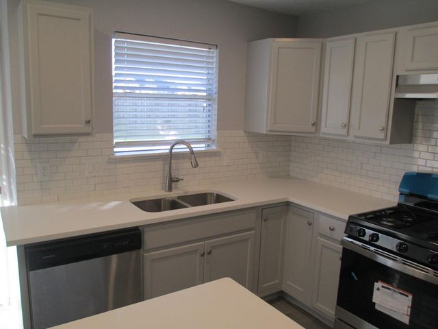 16714 Cheshire Place Drive, Houston, TX 77083