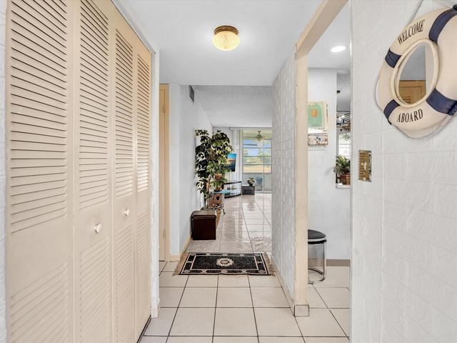 9041 Sunrise Lakes Boulevard 113, Sunrise, FL 33322